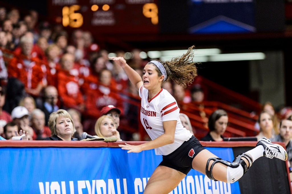 Photo: Wisconsin libero/defensive specialist M.E. Dodge (19) stops short of the officials' table