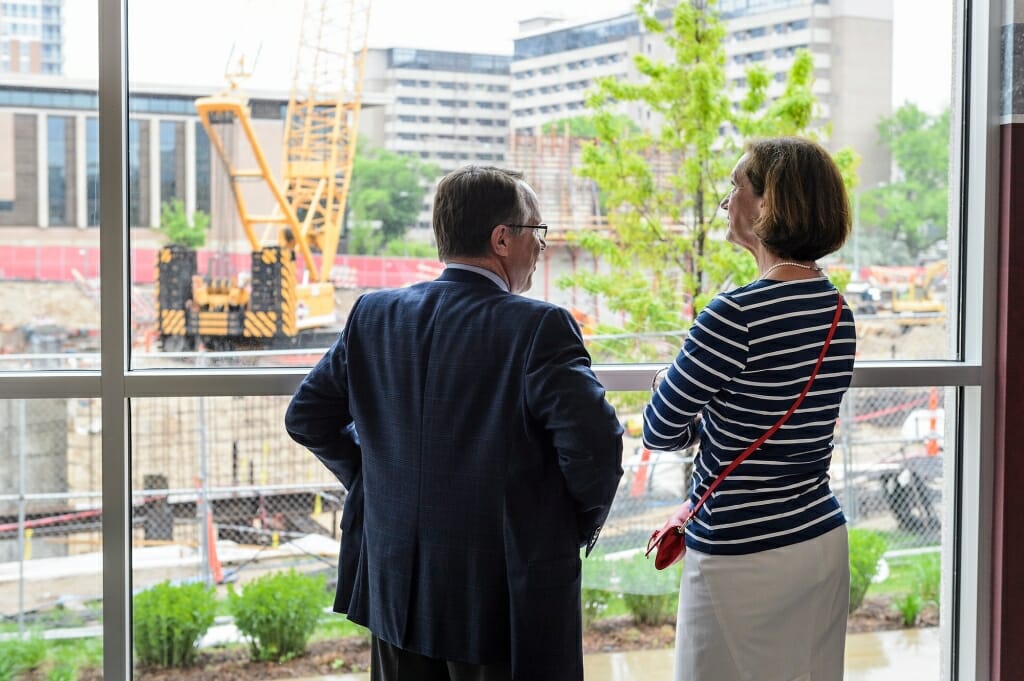Photo of UW Foundation President Mike Knetter and Sue Nicholas Fasciano talking before the start of the ceremony.